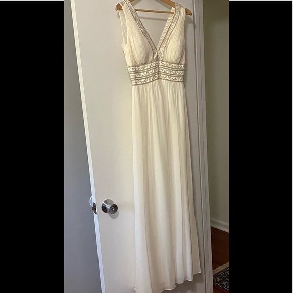 Dress to impress, Beautiful dress, night gown, delicate, simple elegance size 2 - Picture 4 of 11